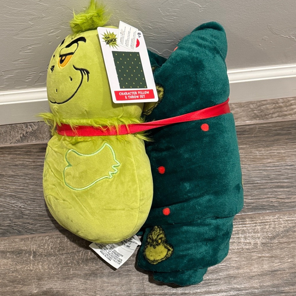 Grinch Character Pillow and Throw Set - NEW